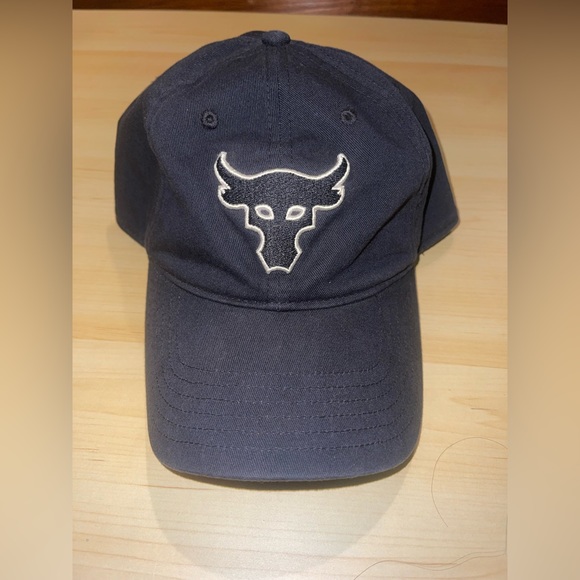 Underarmour Bull hat - Picture 1 of 2